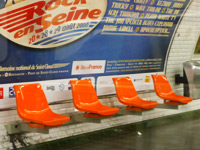 Segmented seats on the Paris Metro